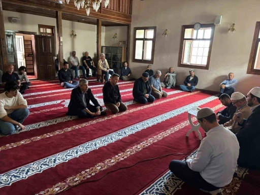 T&uuml;rk Ocağı, hatim duası ve mevlid okutturmak i&ccedil;in bir araya geldi
