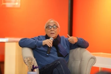 T&uuml;rk şiirinin yaşayan efsanesi Ataol Behramoğlu, K&uuml;&ccedil;&uuml;k&ccedil;ekmece&rsquo;de
