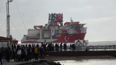 T&uuml;rk sondaj gemisi Yıldırım &Ccedil;anakkale Boğazı'ndan ge&ccedil;ti