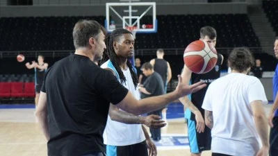 T&uuml;rk Telekom Basketbol, yeni sezon &ouml;ncesi hazırlıklarını s&uuml;rd&uuml;rd&uuml;