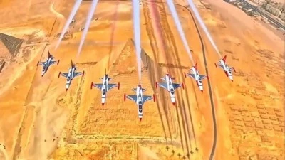 T&uuml;rk Yıldızları Akrobasi Timi, Mısır Piramitleri &uuml;zerinde g&ouml;steri u&ccedil;uşu ger&ccedil;ekleştirdi
