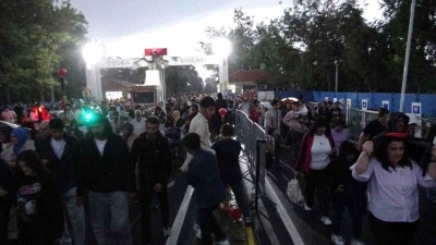 T&uuml;rk Yıldızları&rsquo;nın g&ouml;sterisi i&ccedil;in Malatyalılar yağmura rağmen alana akın etti
