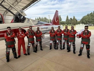 T&uuml;rk Yıldızları ve SOLOT&Uuml;RK&rsquo;ten İzmir semalarında nefes kesen prova