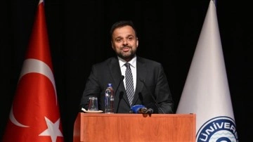 Turkcell Genel M&uuml;d&uuml;r&uuml; Ko&ccedil;, &uuml;niversite &ouml;ğrencilerine yapay zeka ve siber g&uuml;venliği anlattı