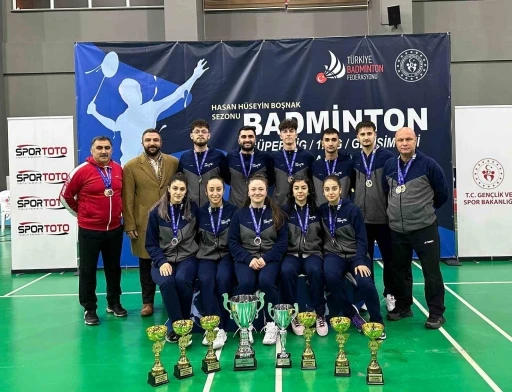 T&uuml;rkiye Badminton Federasyonu S&uuml;per Ligine Erzincan Kul&uuml;pleri damga vurdu