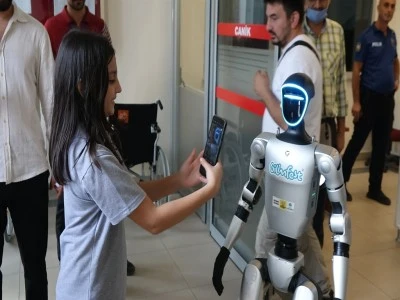 T&uuml;rkiye'de bir ilk: İnsansı robota fahri kimlik verildi