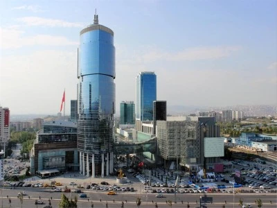 T&uuml;rkiye'de ilk; Bir AVM, hafta sonu 18 yaş altındakilerin girişlerini yasakladı