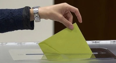 T&uuml;rkiye'nin &uuml;&ccedil; kentinde se&ccedil;im heyecanı başladı