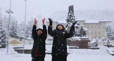 T&uuml;rkiye kara b&uuml;r&uuml;nd&uuml;: Tatil haberleri peş peşe geldi