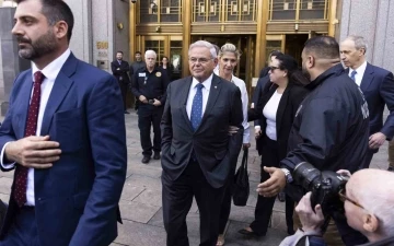 T&uuml;rkiye karşıtı ABD&rsquo;li senat&ouml;r Menendez, hakkındaki yolsuzluk ve r&uuml;şvet su&ccedil;lamalarını reddetti
