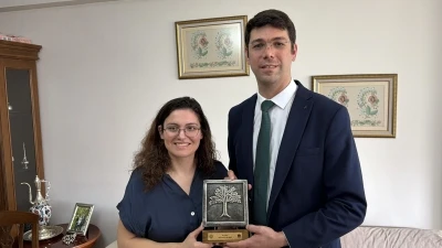 T&uuml;rkiye&rsquo;nin doktora yapan ilk işitme engelli bireyi Burak Uyanık ve ailesinin ilham veren başarı hikayesi