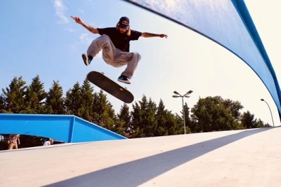 T&uuml;rkiye&rsquo;nin d&ouml;rt bir yanından gelen kaykaycılar, Bursa Osmangazi'de yarıştı