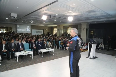 T&uuml;rkiye&rsquo;nin İlk Astronotu Alper Gezeravcı Bursa Teknik &Uuml;niversitesi&rsquo;nde