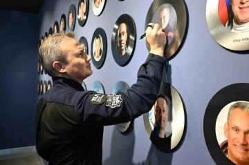 T&uuml;rkiye&rsquo;nin ilk astronotu Alper Gezeravcı: "Gelecekte uzaya imza atacak gen&ccedil;lerimizi mutlaka GUHEM&rsquo;e bekliyorum"