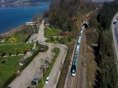 T&uuml;rkiye'nin ilk hızlı treni saatte 225 kilometre hıza ulaştı
