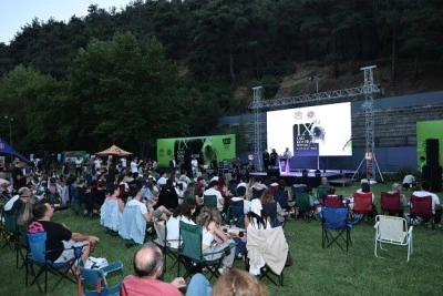 T&uuml;rkiye&rsquo;nin ilk kamplı a&ccedil;ık hava festivali Nil&uuml;fer &Ccedil;alı'da başladı