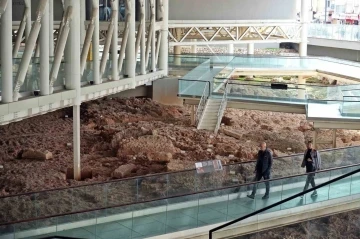 T&uuml;rkiye&rsquo;nin ilk nekropol m&uuml;zesinde camdan yollarda tarihi yolculuk