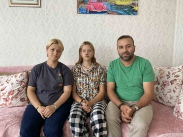 T&uuml;rkiye&rsquo;nin konuştuğu olayda y&uuml;z&uuml;ne kaldırım taşı atılan gen&ccedil; kız ilk kez anlattı: &ldquo;Hayatım karardı, y&uuml;z&uuml;m değişti&rdquo;
