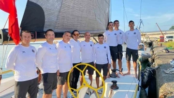 T&uuml;rkiye rekoru i&ccedil;in denize a&ccedil;ıldılar
