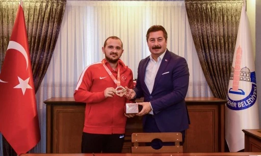 T&uuml;rkiye şampiyonu Bursa Yenişehir'den 