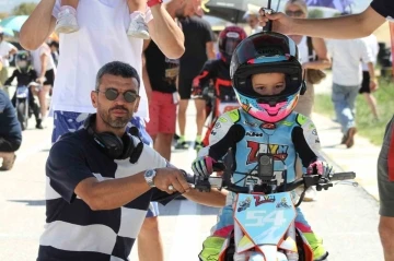 T&uuml;rkiye S&uuml;permoto Şampiyonası Uşak&rsquo;ta yapıldı
