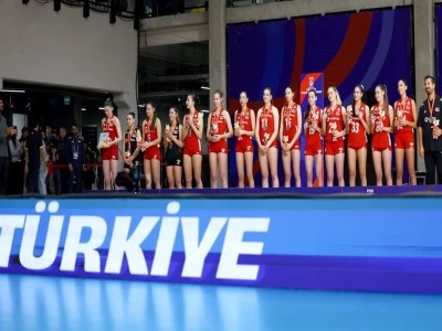 T&uuml;rkiye U17 Kız Voleybol Milli Takımı, d&uuml;nya ikincisi
