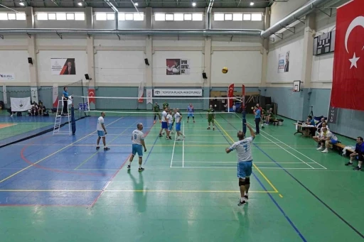 T&uuml;rkiye Veteran Voleybol Turnuvası&rsquo;nda şampiyonlar belli oldu