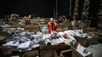 T&uuml;rkiye'nin d&ouml;rt bir yanından gelen g&ouml;n&uuml;ll&uuml;ler Hataylı depremzedeleri yalnız bırakmıyor