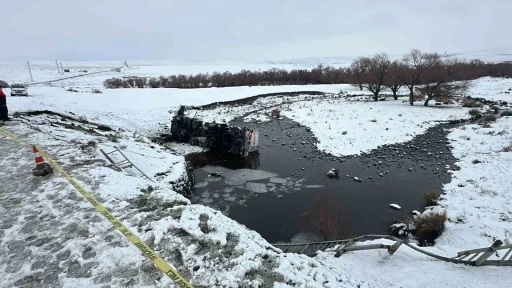 Tutak&rsquo;ta akaryakıt tankeri devrildi: 1 yaralı
