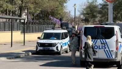 Tutuklanan şahıs, adliye &ccedil;ıkışı ka&ccedil;maya &ccedil;alışırken polis tarafından vurularak yakalandı