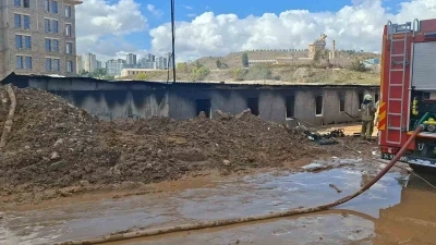 Tuzla&rsquo;da şantiye alanında yangın paniği