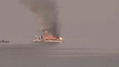 Tuzla&rsquo;da tekneler alev alev yandı
