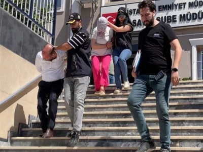 TV'de yayınlanan yemek yarışmasında birinci olan kadın ve kocasından b&uuml;y&uuml;k vurgun