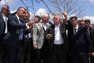 TZOB Başkanı Bayraktar, Kahramanmaraş&rsquo;ta zirai dondan etkilenen bah&ccedil;eleri inceledi
