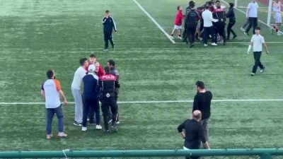 U-15 Futbol Ligi şampiyonluk ma&ccedil;ında saha karıştı
