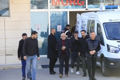 &Uuml;&ccedil; aylık evli kadın evde başından vurulmuş halde bulundu