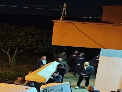 &Uuml;&ccedil; &ccedil;ocuğu bulunan gen&ccedil; anne evinde iple asılı halde &ouml;l&uuml; bulundu