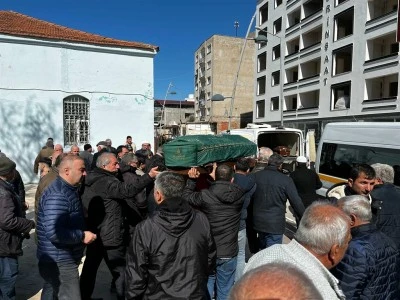&Uuml;&ccedil; &ccedil;ocuk annesi &ccedil;ocuklarına yemek g&ouml;t&uuml;r&uuml;rken hayatını kaybetti