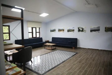 &Uuml;&ccedil;pınar&rsquo;daki eski k&ouml;y okulu konuk evi oldu
