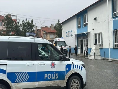 &Uuml;cretsiz dağıtılan &ccedil;ikolataları yiyen 20 &ouml;ğrenci hastanelik oldu