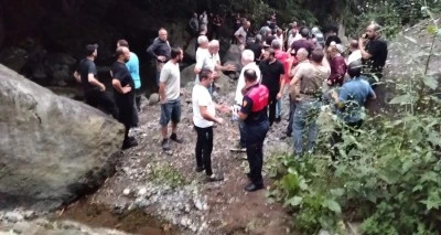 U&ccedil;uruma yuvarlanan iki kardeş hayatını kaybetti