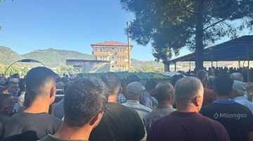 U&ccedil;uruma yuvarlanan safari cipinde hayatını kaybeden anne toprağa verildi
