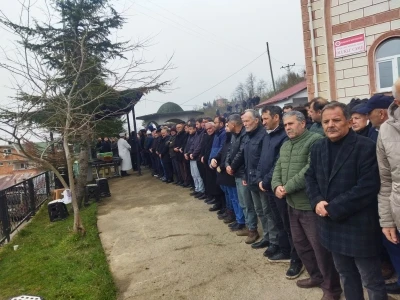 U&ccedil;urumdan yuvarlanan otomobilde &ouml;len baba ve kız toprağa verildi