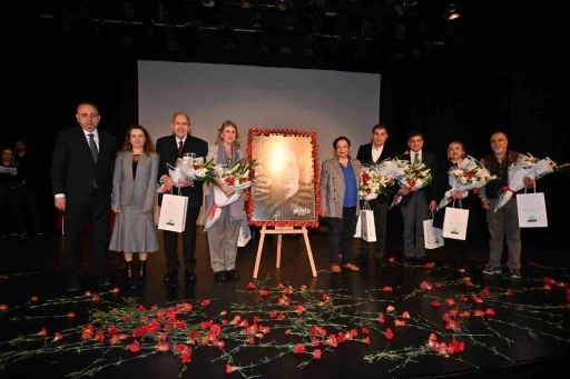 Uğur Mumcu&rsquo;nun ismi Manisa Şehir Tiyatrosu&rsquo;nda yaşayacak
