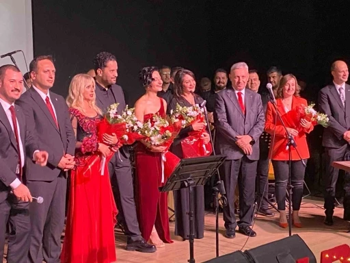 Uğur Okulları, Cumhuriyet&rsquo;in 101&rsquo;inci yılını b&uuml;y&uuml;k bir coşkuyla kutladı
