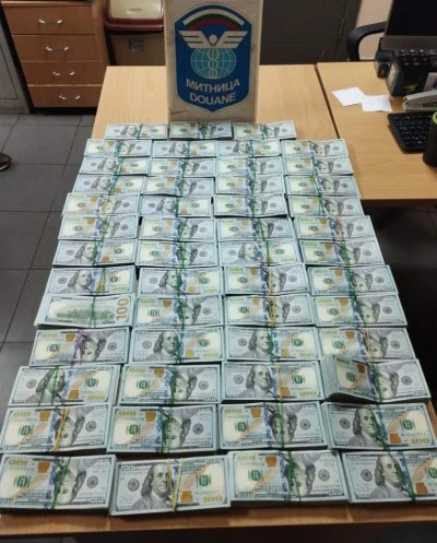 Ukrayna'dan T&uuml;rkiye'ye gelen yolcu otob&uuml;s&uuml;nde 510 bin dolar ele ge&ccedil;irildi