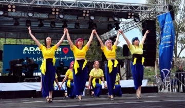 Ukraynalı savaş mağduru kadınlar kurdukları dans grubu ile hayata yeniden tutundu
