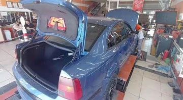 &Uuml;lkemizde bu da oldu: &Uuml;&ccedil; aracı birleştirip tek otomobil yaptılar