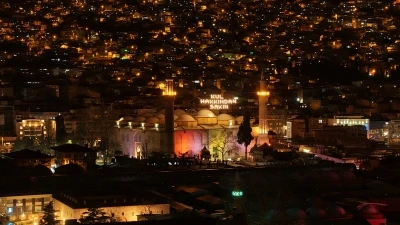 Ulu Cami'de, 'Kul hakkından sakın' mahyası... 