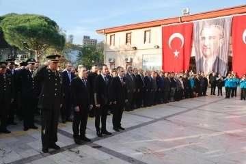 Ulu &Ouml;nder Atat&uuml;rk, İzmir&rsquo;in il&ccedil;elerinde t&ouml;renlerle anıldı
